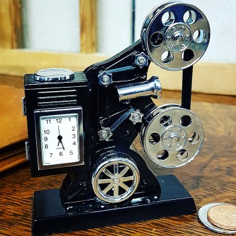 MOVIE PROJECTOR ANTIQUE STYLE HOLLYWOOD MINIATURE KEYSTONE COLLECTIBLE MINI CLOCK