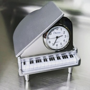 PIANO BABY GRAND MINIATURE COLLECTIBLE GIFT MUSIC DESKTOP CLOCK